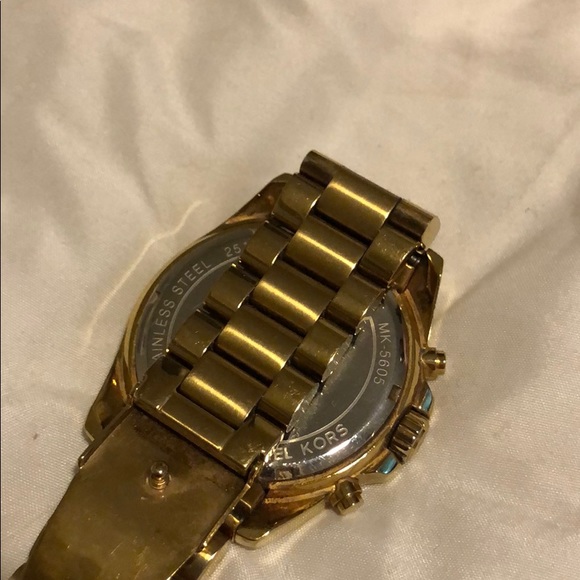 Michael Kors gold watch - Picture 6 of 8